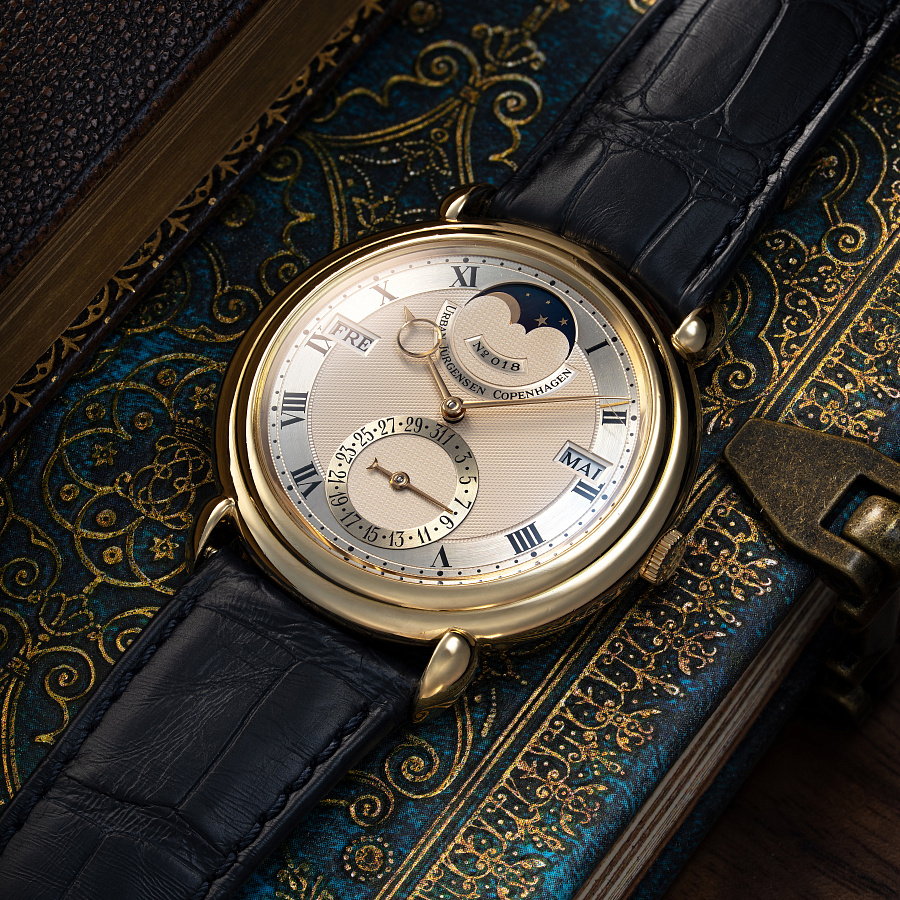 Reference 2 in Yellow Gold