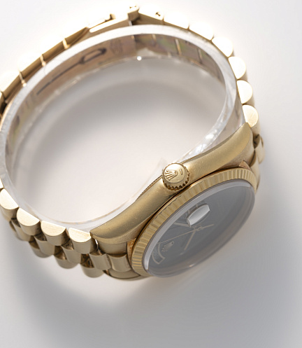 Day-Date born with Onyx Dial mentioned in Papers