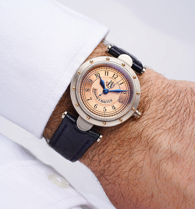 Classic in White Gold with Salmon Dial