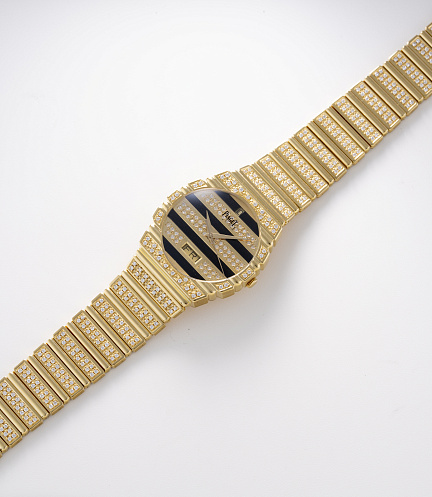 Polo with Onyx Dial in Yellow Gold and Diamonds with Service Warranty