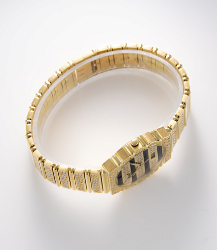 Polo with Onyx Dial in Yellow Gold and Diamonds with Service Warranty