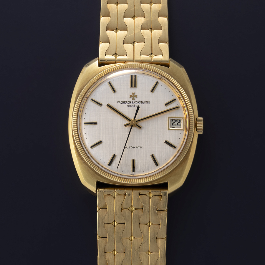 Historiques on the Yellow Gold Bracelet