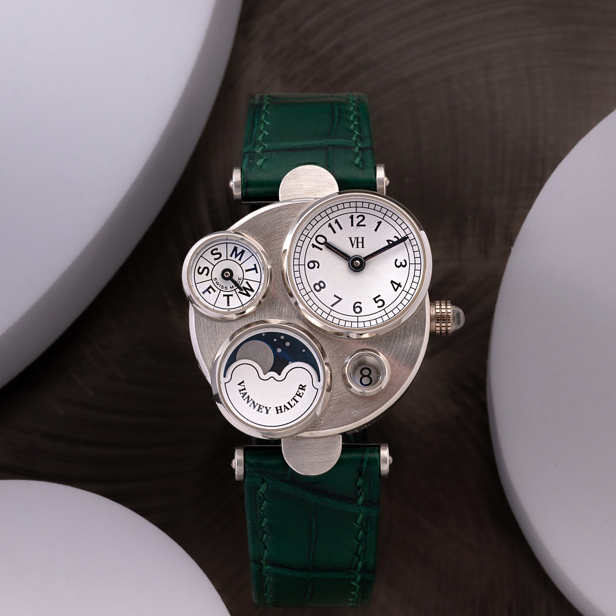 Contemporaine Moon Phase in White Gold
