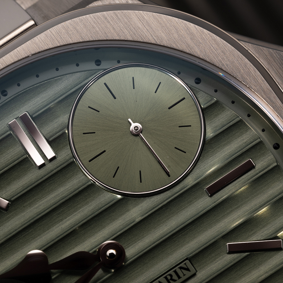 Ripples with Metallic Green Dial