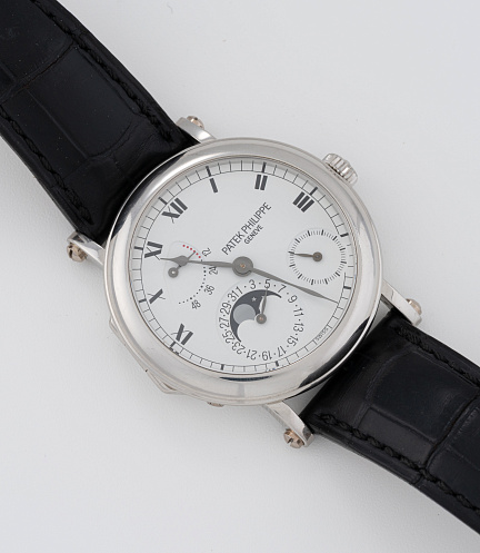 Power Reserve Moonphase in Platinum