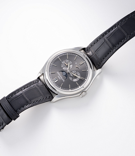 Annual Calendar Moonphase in White Gold