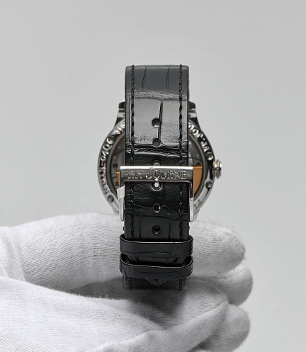 Octa Calendrier in 38mm Platinum Case with Brass Movement