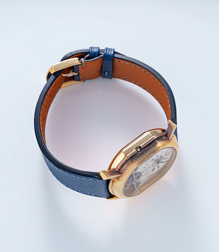 Regulateur Tourbillon in Yellow Gold with Clous de Paris "Ripe Banana"