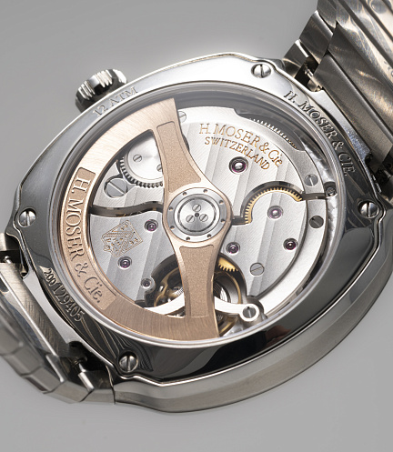Streamliner Centre Seconds Smoked Salmon Dial