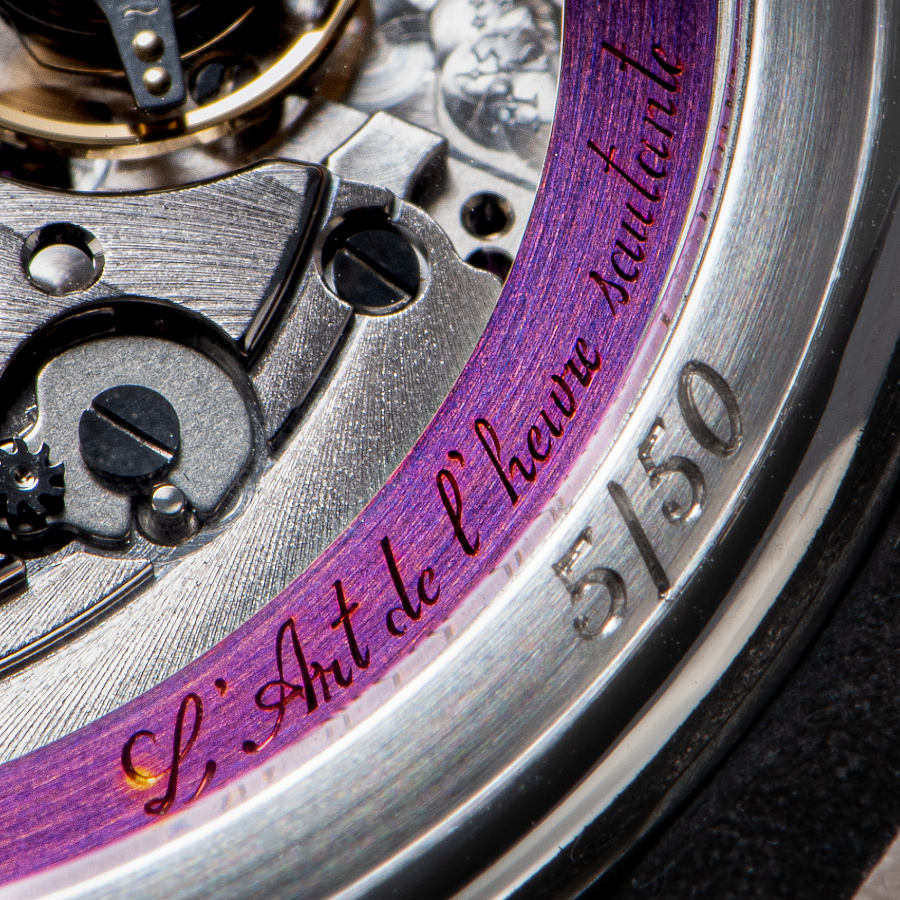 Jumping Hour with Black Jade Stone Dial "L'art des Heures Sautantes"