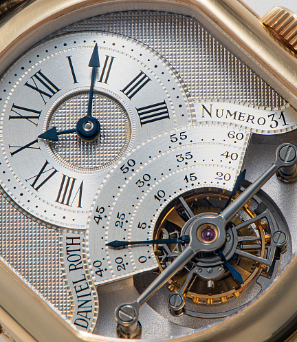 Regulateur Tourbillon in Yellow Gold with Clous de Paris