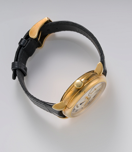 Series 2 in Yellow Gold with a Blued Power Reserve Hand