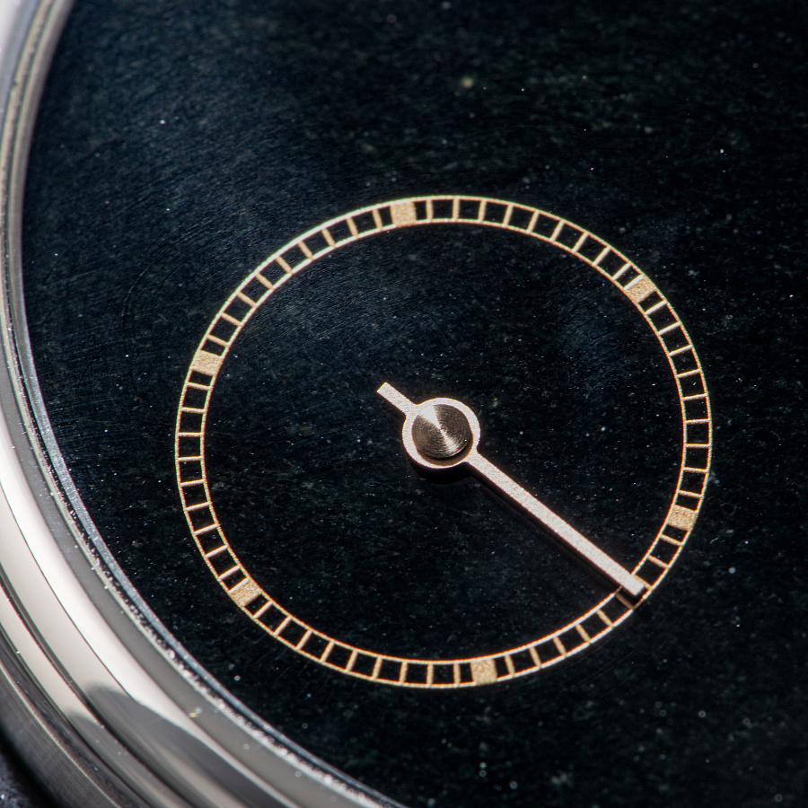 Jumping Hour with Black Jade Stone Dial "L'art des Heures Sautantes"