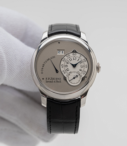 Octa Reserve de Marche in 40mm Platinum Case
