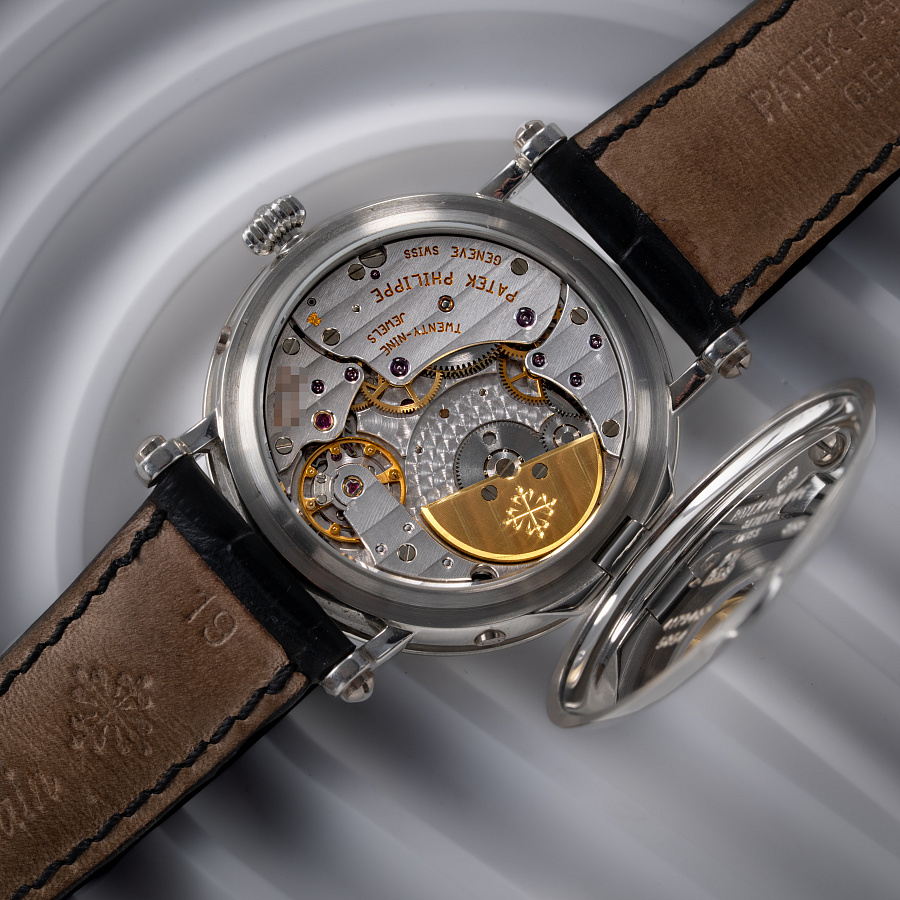 Power Reserve Moonphase in Platinum