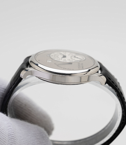 Octa Reserve de Marche in 40mm Platinum Case