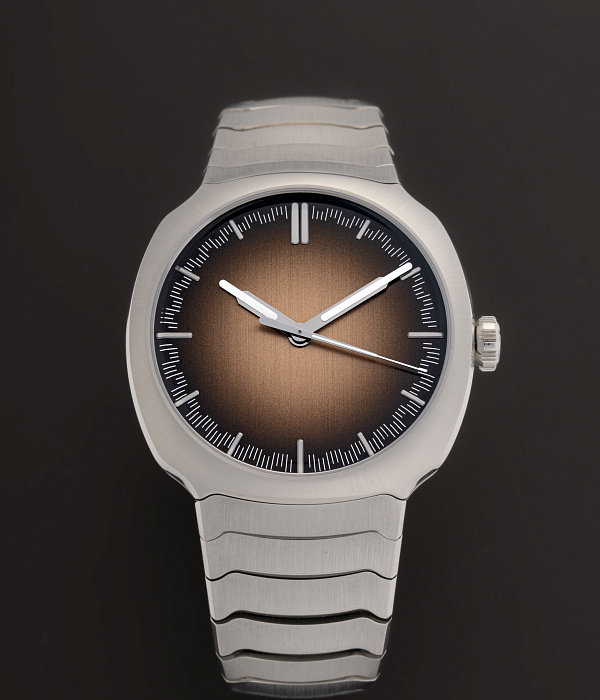 Streamliner Centre Seconds Smoked Salmon Dial