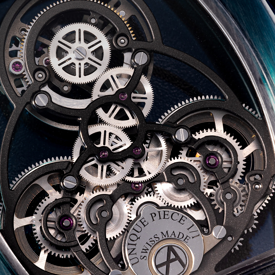 Curvy Purity Tourbillon Emerald "Piece Unique"