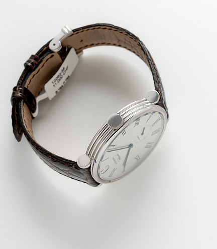 Eszeha in White Gold