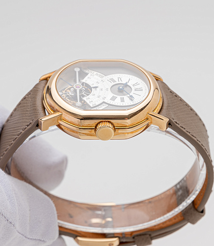Regulateur Tourbillon in Yellow Gold