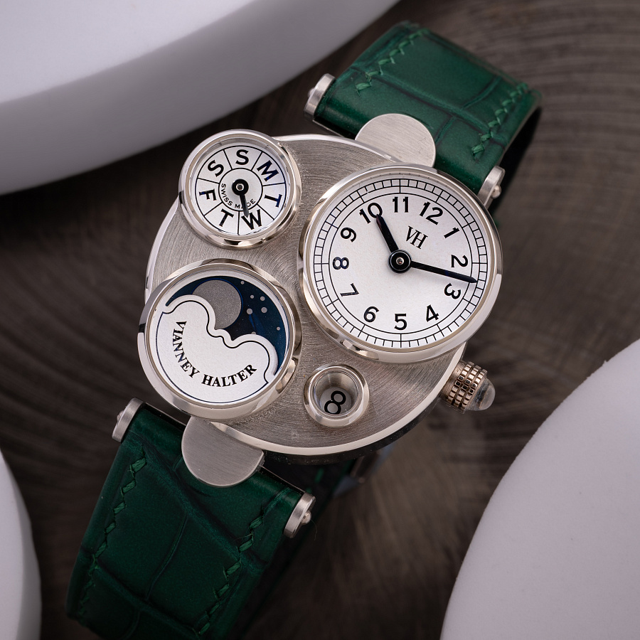 Contemporaine Moon Phase in White Gold