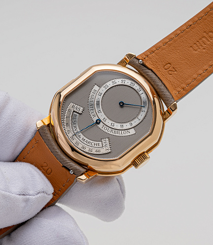 Regulateur Tourbillon in Yellow Gold