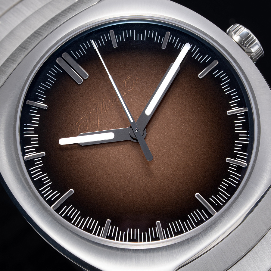 Streamliner Centre Seconds Smoked Salmon Dial