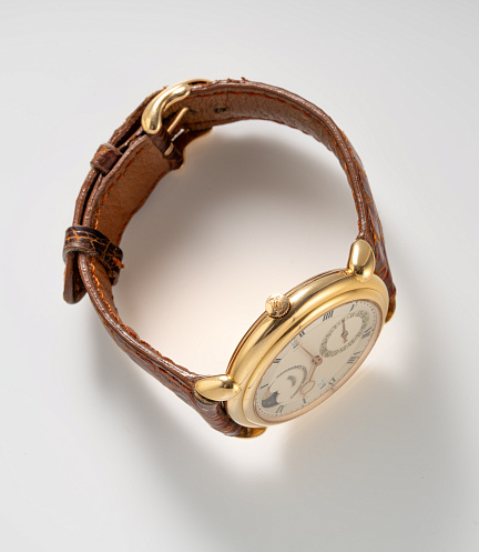 Reference 2 in Rose Gold with a Smiling Moon Phase/Face