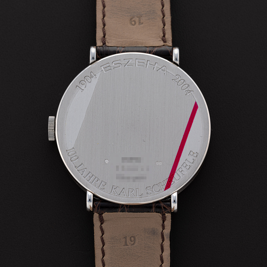 Eszeha in White Gold