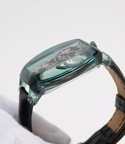 Curvy Purity Tourbillon Emerald "Piece Unique"