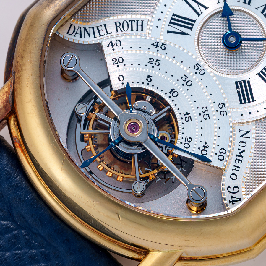 Regulateur Tourbillon in Yellow Gold with Clous de Paris "Ripe Banana"