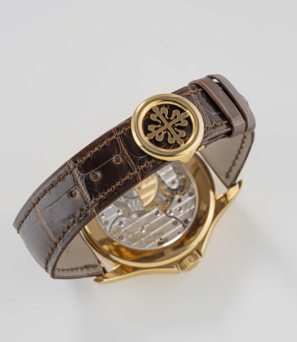 World Time in Yellow Gold with Enamel Dial