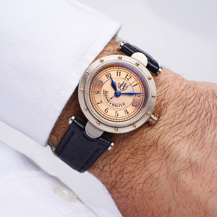 Classic in White Gold with Salmon Dial