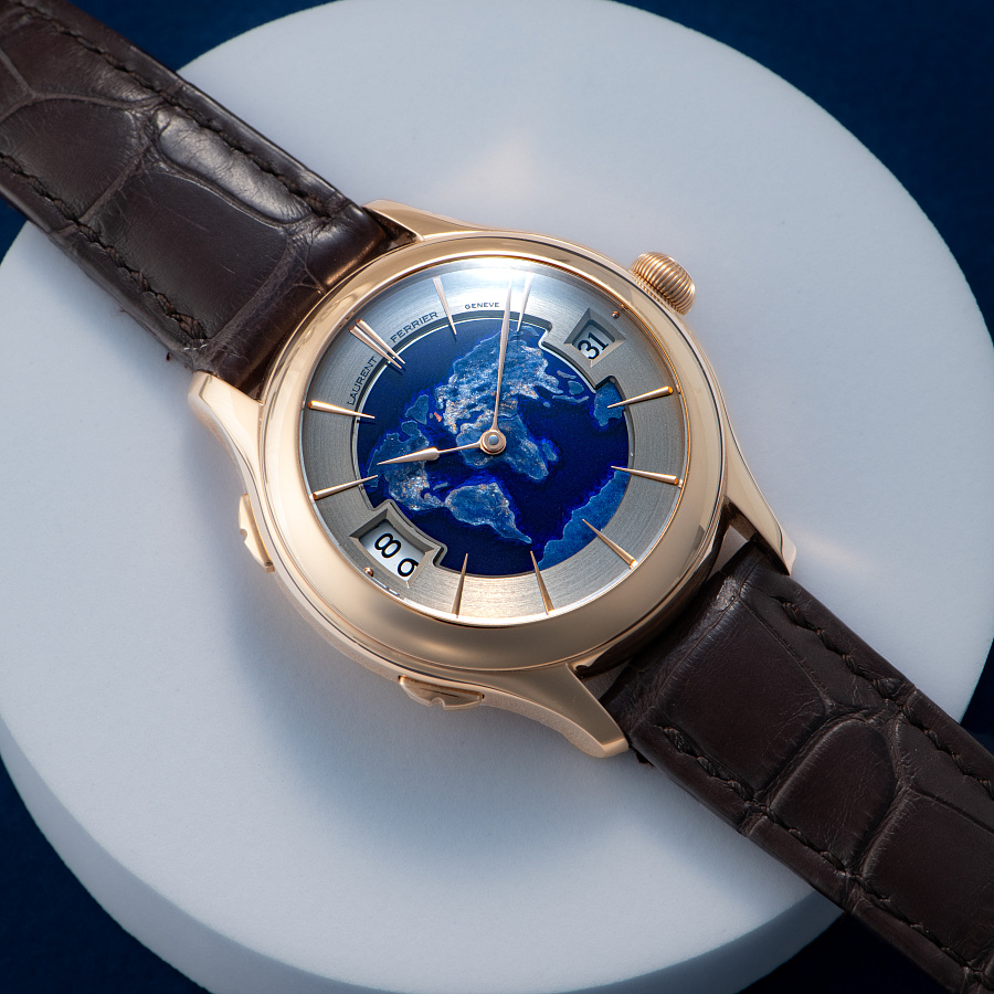 Galet Traveller Night Blue in Rose Gold with Enamel Dial by Anita Porchet