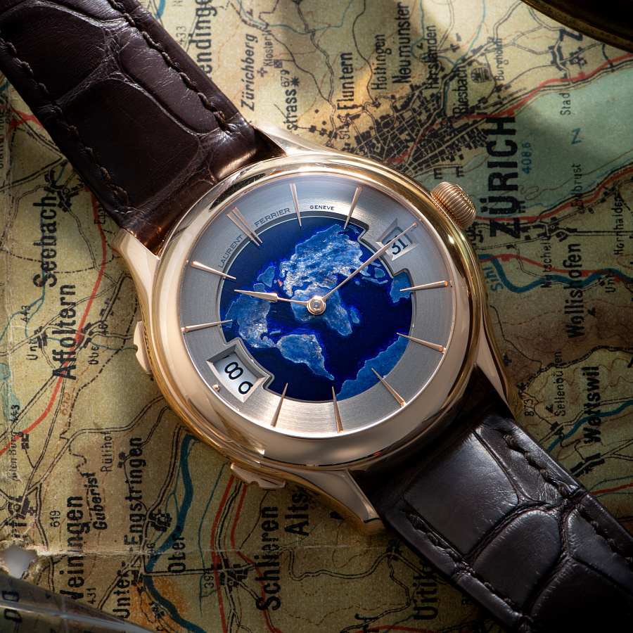 Galet Traveller Night Blue in Rose Gold with Enamel Dial by Anita Porchet