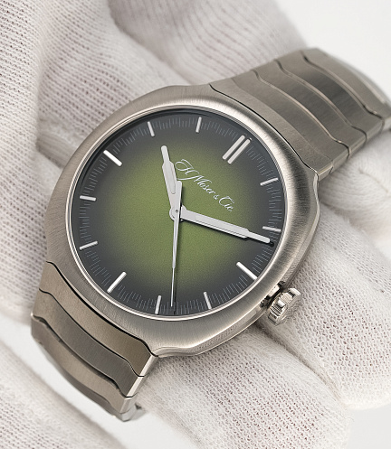 Streamliner with Green Dial