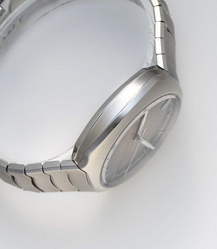 Streamliner Centre Seconds Smoked Salmon Dial