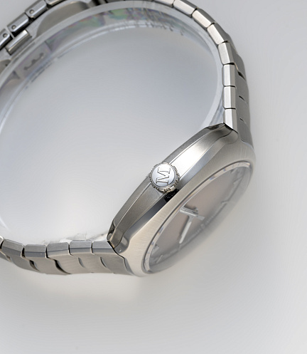 Streamliner Centre Seconds Smoked Salmon Dial