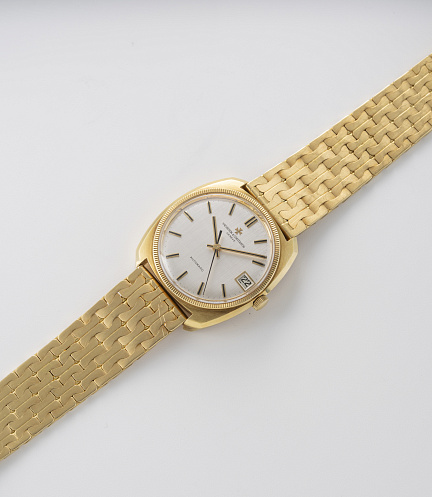 Historiques on the Yellow Gold Bracelet