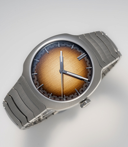 Streamliner Centre Seconds Smoked Salmon Dial