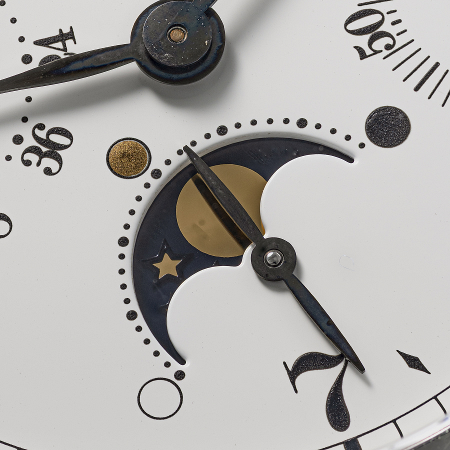 Moonphase Power Reserve in Platinum