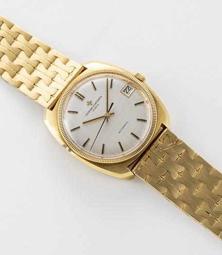 Historiques on the Yellow Gold Bracelet