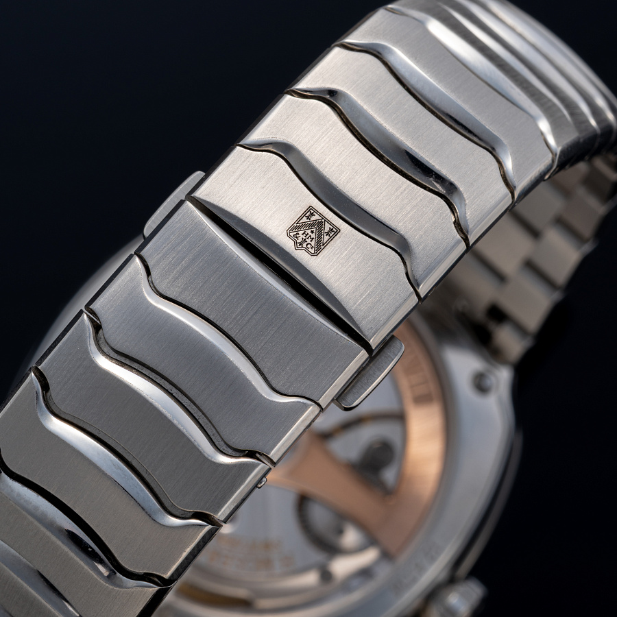 Streamliner Centre Seconds Smoked Salmon Dial