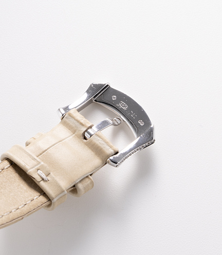 Complication in White Gold